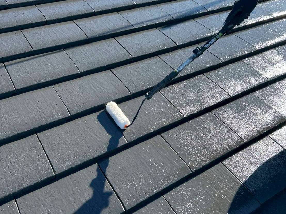 将輝建工・リメイクハウス・ムキムキ塗装　屋根塗装工程　手塗り