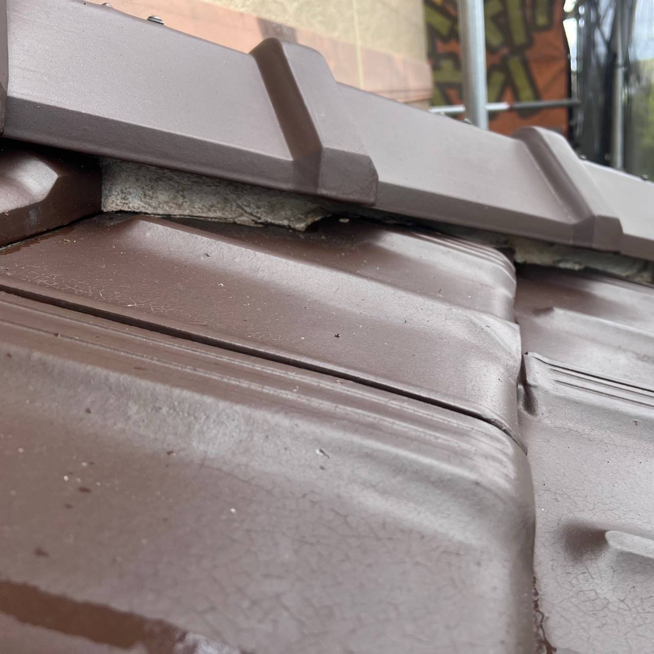 防災瓦イーグルエクサでも発生した棟部分の不具合・雨漏り調査事例 香川県愛媛県