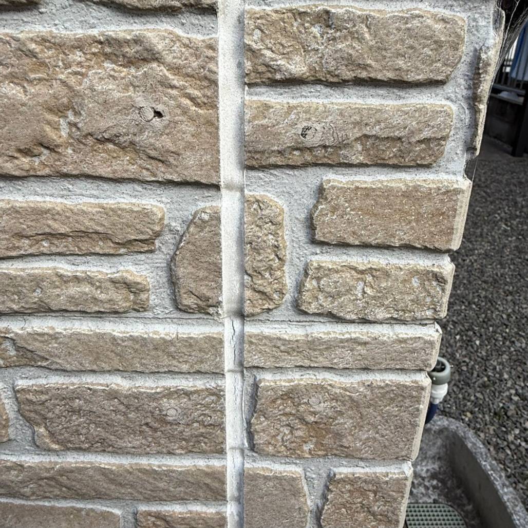 紫外線や雨風から外壁を守るタテイルα美館のクリヤー塗膜塗装前イメージ