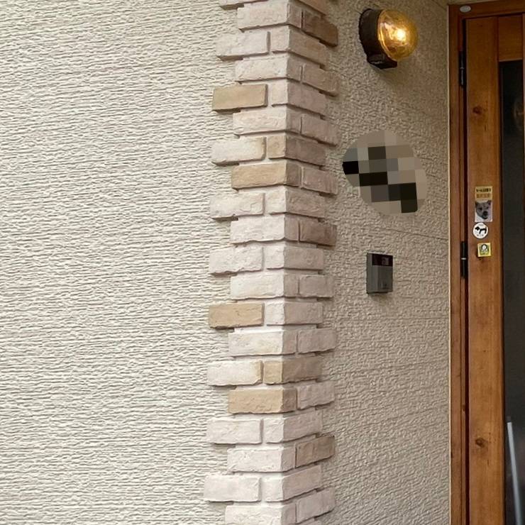 紫外線や雨風から外壁を守るタテイルα美館のクリヤー塗膜塗装前のイメージ