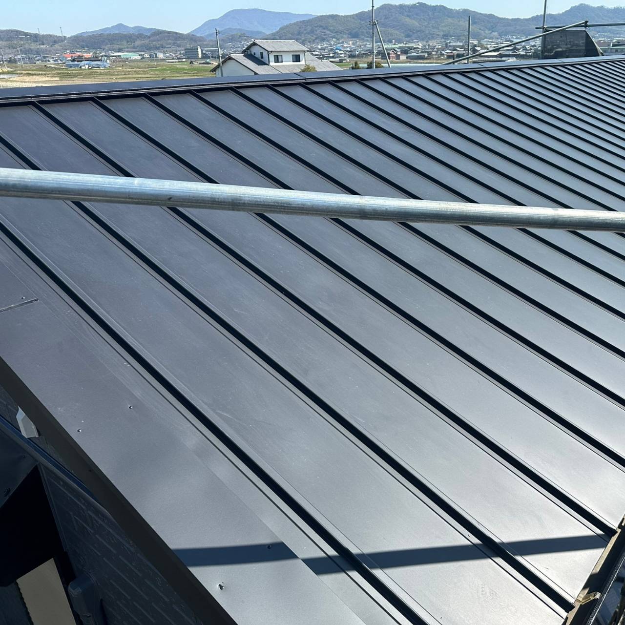 香川県三豊市で施工した屋根カバー工法施工後の最終確認