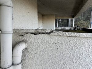 ドローンを使用した現地調査で分かったコンクリートの爆裂