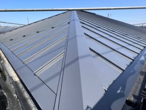 金属屋根のガルバリウム鋼板と屋根リフォームの施工完了後イメージ