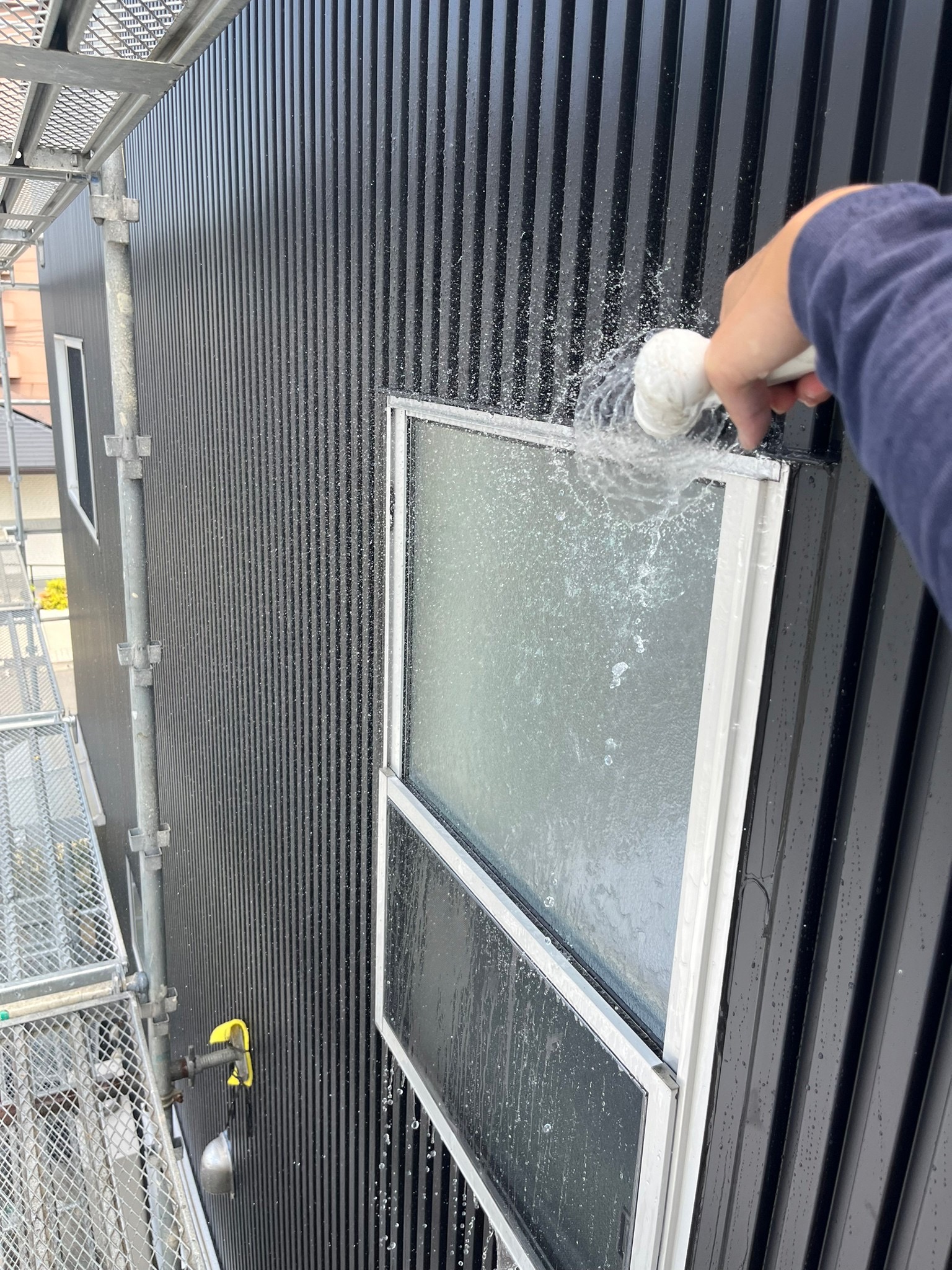 雨漏り修理で「とりあえずコーキング」が危険な理由