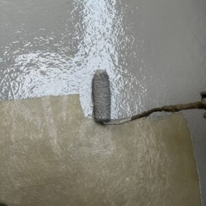 FRP防水工事工程⑥ 紫外線保護のためのFRPトップコートを塗布し仕上げる｜1回目