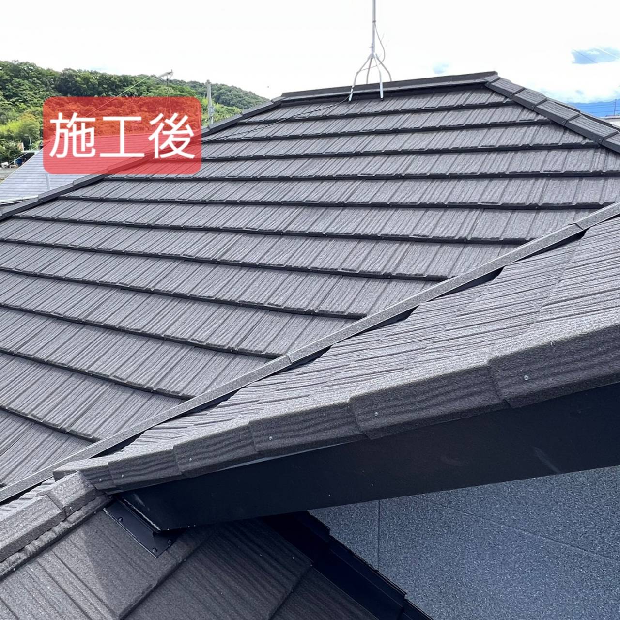 香川県三豊市　S様邸　屋根カバールーフ工事(ジンカリウム鋼板)　完成後①